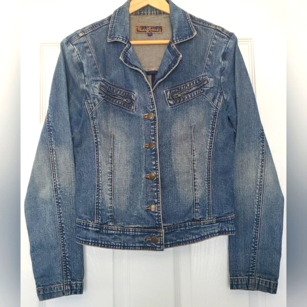 ♦️Yuka Jeans Classic Blue Denim Button-up Jacket♦️
